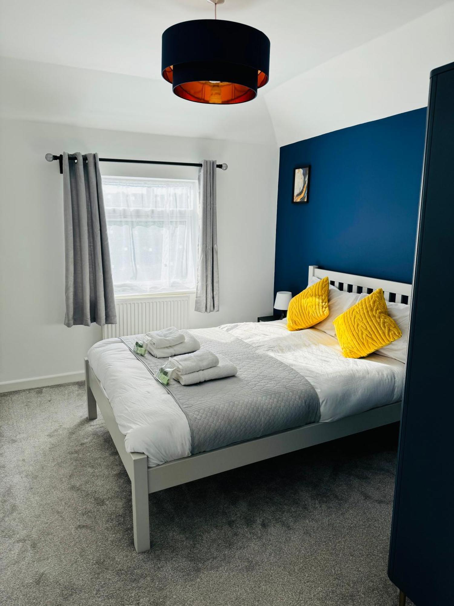 Chic 5 Bedroom House With Private Parking & Garden Bristol Exterior foto