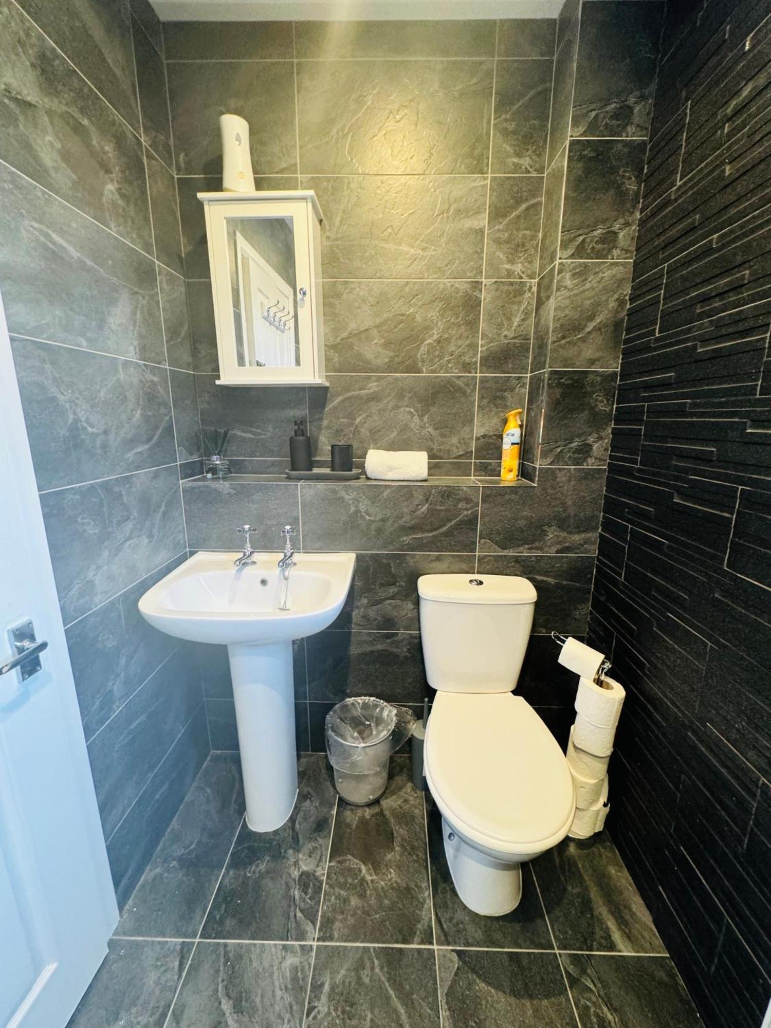 Chic 5 Bedroom House With Private Parking & Garden Bristol Exterior foto